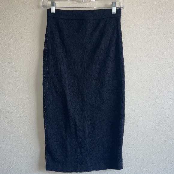 FOREVER 21 black lace pencil midi skirt in women’s small - Picture 5 of 8